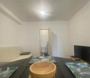 Sainte-Therese-Demi-Lune Apartment | Studio cosy et équipé