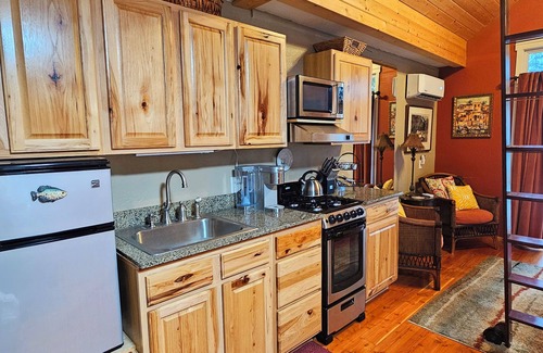 Shady Cove Cottage | Studio Cottage On One Of The Top Ranked Steelhead Holes On The Upper Rogue