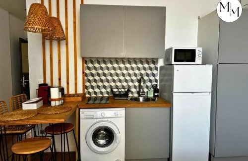 4th Arrondissement Apartment | Studio Déco Blancarde 2-3 pers Terrasse Parking Clim