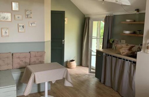 Saint-Jean-des-Mauvrets Apartment | Studio du Grand Beaumont