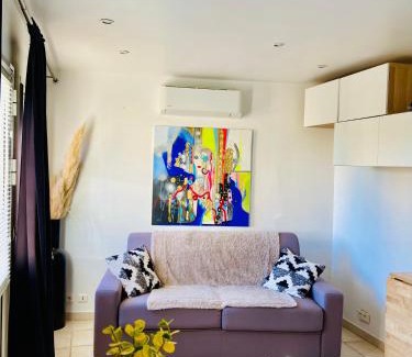 Septemes-les-Vallons Apartment | Studio entre Aix en Provence et Marseille et parking