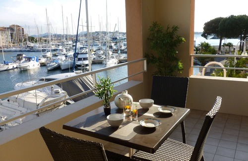 Frejus Port Apartment | Studio Exceptional view of Port Fréjus - Pool/Parking, direct access to the Beach.