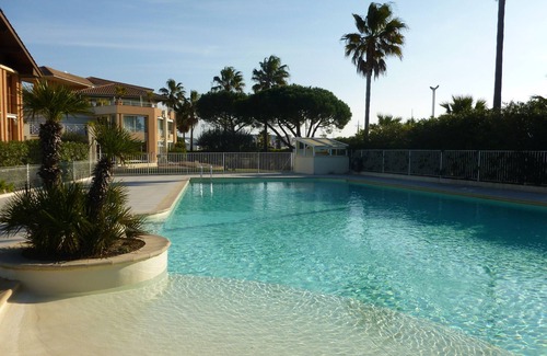 Frejus Port Apartment | Studio Exceptional view of Port Fréjus - Pool/Parking, direct access to the Beach.
