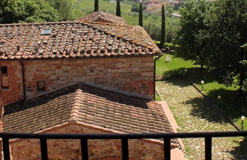 Santomato Apartment | Studio "Fattoria CasalBosco" an ancient medieval village surrounded by greenery