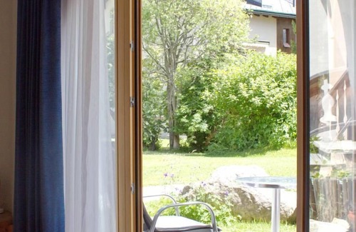 Celerina-Schlarigna Apartment | Studio flat "Chardun" with garden seating area