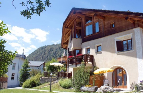 Celerina-Schlarigna Apartment | Studio flat "Chardun" with garden seating area