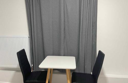 Tottenham Green Apartment | Studio flat private bathroom wc and kitchenette