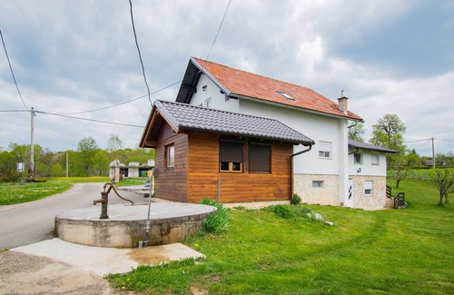 Lipovaca Dreznicka Apartment | Studio flat with terrace Lipovača, Plitvice (AS-19450-a)