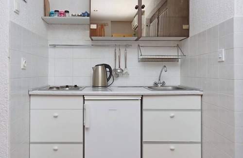 Kornic Apartment | Studio flat with terrace and sea view Kornić, Krk (AS-415-a)