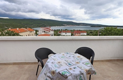 Kornic Apartment | Studio flat with terrace and sea view Kornić, Krk (AS-415-a)