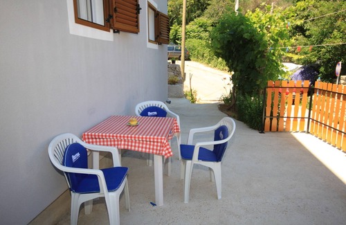 Valun Apartment | Studio flat with terrace and sea view Valun, Cres (AS-8081-a)