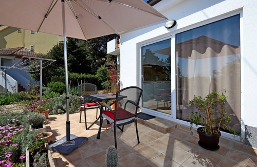 Suha Punta Apartment | Studio flat with terrace Suha Punta, Rab (AS-17239-a)