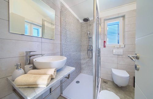 Salatic Apartment | Studio flat with terrace Vrh, Krk (AS-17951-a)