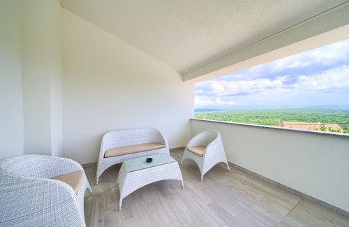 Salatic Apartment | Studio flat with terrace Vrh, Krk (AS-17951-a)