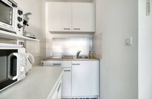 La Salvetat-Saint-Gilles Apartment | Studio 'Gîte Le Colibri' with Private Terrace, Private Garden and Wi-Fi