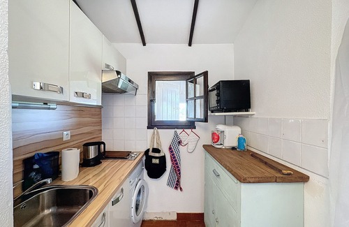 Saintes-Maries-de-la-Mer Apartment | Studio with balcony and parking, near the beach