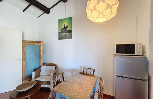 Saintes-Maries-de-la-Mer Apartment | Studio with balcony and parking, near the beach