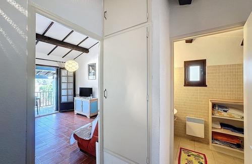 Saintes-Maries-de-la-Mer Apartment | Studio with balcony and parking, near the beach