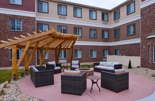 Sioux Falls Apartment | Studio | Free Breakfast + Indoor Pool + Hot Tub