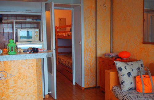 Boulouris-sur-Mer Apartment | studio ground floor- loggia- sea view- feet in the water