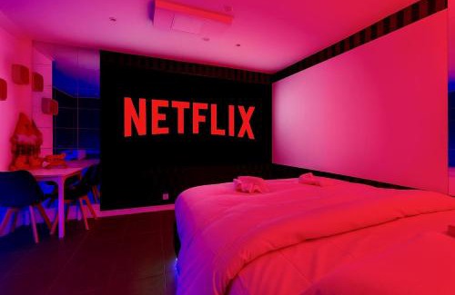 Messy Apartment | Studio Immersif Jaccuzi & Cinéma Disney et Astérix