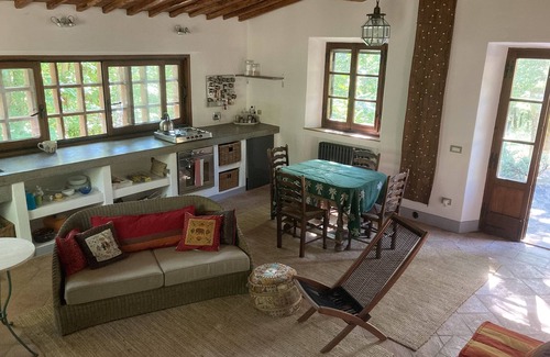 Gaiole in Chianti Cottage | Studio in Chianti Villa in heart of Tuscany, super-large pool, 14 ha property