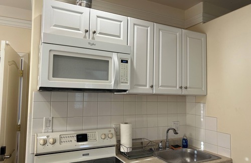 Southeastern Sacramento Apartment | Studio in East Sacramento. Walking distance to groceries, restaurants