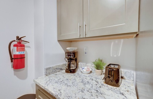 Gadsden Apartment | Studio in Gadsden ~ 10 Mi to the Coosa River!