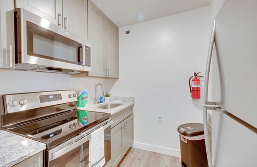 Gadsden Apartment | Studio in Gadsden ~ 10 Mi to the Coosa River!