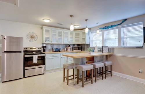 Avondale Apartment | Studio in Historic Avondale: Walkable Paradise!