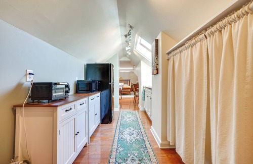 Summit - University Apartment | Studio in Historic Cathedral Hill Neighborhood!