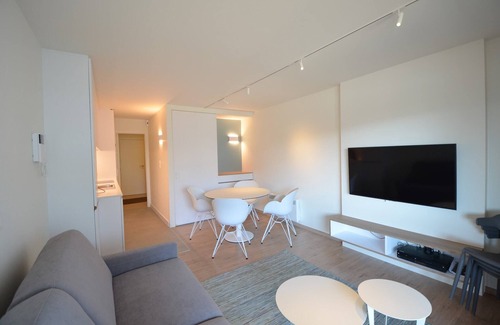 Oostduinkerke-Bad Apartment | Studio in Oostduinkerke by the Beach