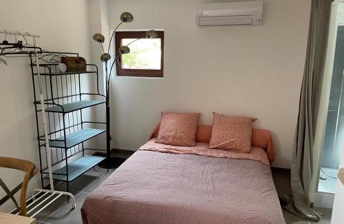 Restinclieres Apartment | Studio indépendant - Terrasse et piscine en été