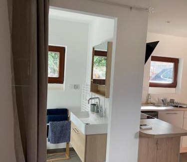 Restinclieres Apartment | Studio indépendant - Terrasse et piscine en été