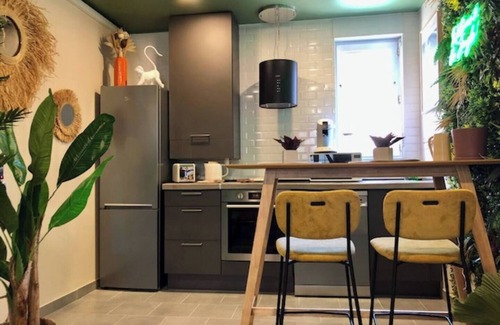 Brive-la-Gaillarde Apartment | Studio Jungle Air-conditioned - Rated 3 stars