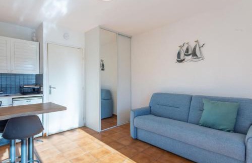 Le Lavandou Apartment | Studio L'Alicastre-4 by Interhome