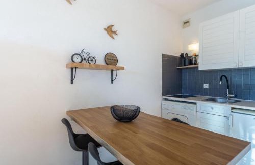 Le Lavandou Apartment | Studio L'Alicastre-4 by Interhome