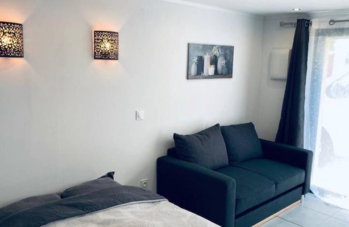 Montrejeau Apartment | Studio « L’anthracite ».