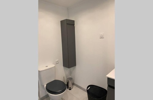 Montrejeau Apartment | Studio « L’anthracite ».