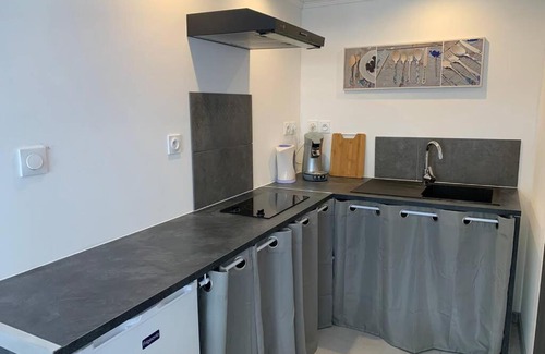 Montrejeau Apartment | Studio « L’anthracite ».