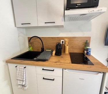 Alpes-Romans Apartment | Studio l'Azur - Chaleureux & Garage privé - Valence