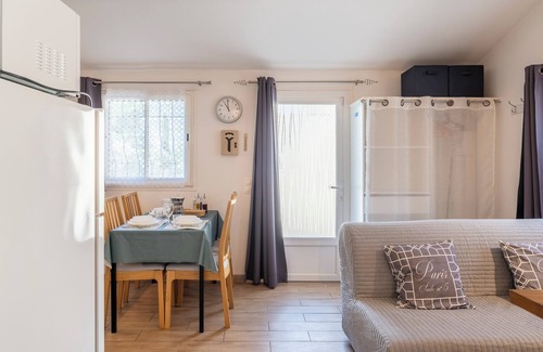 Bedoin Apartment | Studio 'La Petite Maison' with view of Mont Ventoux, Wi-Fi and air conditioning