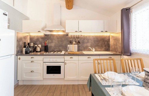 Bedoin Apartment | Studio 'La Petite Maison' with view of Mont Ventoux, Wi-Fi and air conditioning