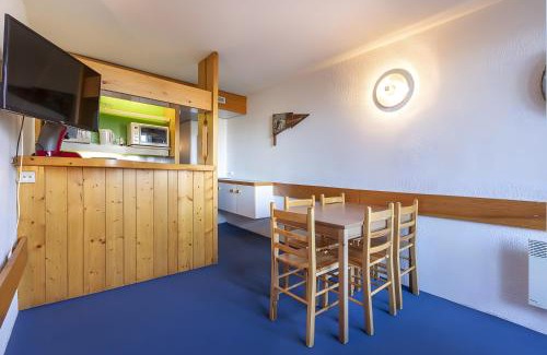 Arc-1800 Apartment | Studio Lauzieres 10 Arc