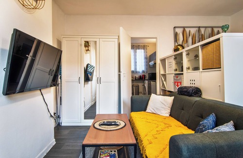 Anatole France Danton Apartment | Studio "Le Nid Douillet