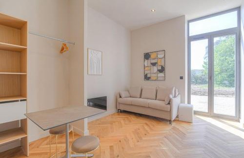 Ecully Apartment | Studio lumineux avec terrasse, à deux pas de Lyon