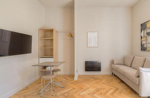 Ecully Apartment | Studio lumineux avec terrasse, à deux pas de Lyon