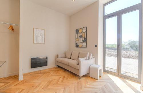 Ecully Apartment | Studio lumineux avec terrasse, à deux pas de Lyon