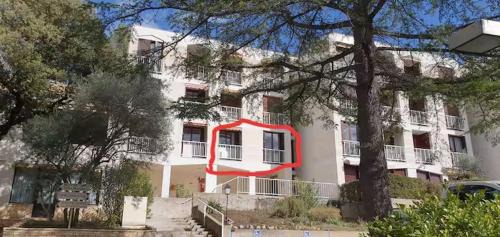 Greoux-les-Bains Apartment | Studio lumineux proche des thermes et du centre-village residence Parc Paradis