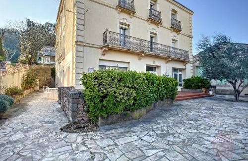 Lamalou-les-Bains Apartment | Studio lumineux avec balcon à 50m des Thermes - Animaux acceptés, Wifi, options confort disponibles - FR-1-451-176